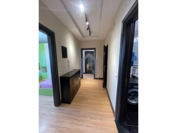 Tirane, shes apartament 2+1+Ballkon Kati 5, 105 m² 157.000 € (Astir Rruga Stefan Shundi)