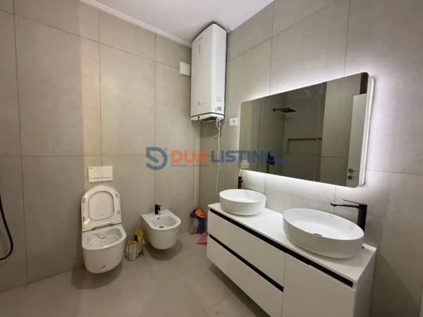 Tirane, jap me qera apartament 2+1 Kati 3, 103 m² 550 € (Kompleksi Bermond)