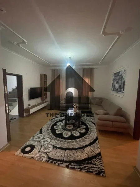 Tirane, jepet me qera apartament 3+1+Ballkon Kati 2, 120 m² 420 € (Bulevardi Ri)