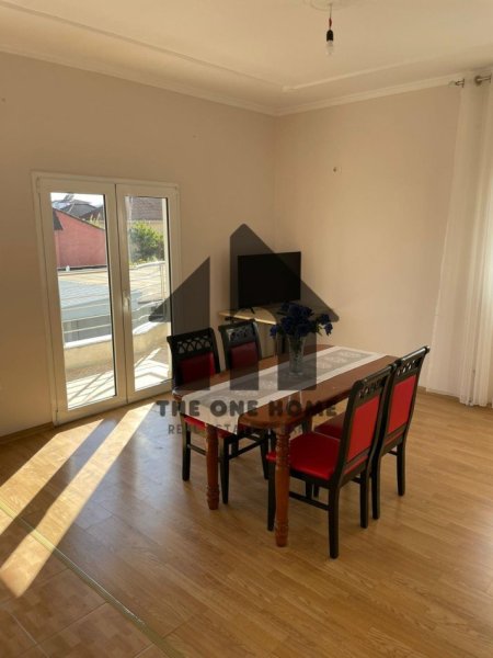 Tirane, jepet me qera apartament 3+1+Ballkon Kati 2, 120 m² 420 € (Bulevardi Ri)