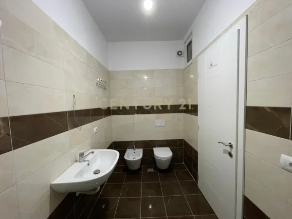 Tirane, shitet apartament 2+1+Aneks+Ballkon Kati 2, 115 m² 185.000 € (Neom125875)