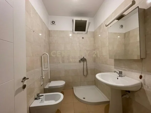 Tirane, shitet apartament 2+1+Aneks+Ballkon Kati 2, 115 m² 185.000 € (Neom125875)