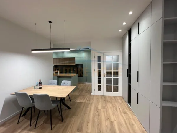 Tirane, jepet me qera apartament 2+1 Kati 3, 118 m² 850 € (Fusha e Aviaciomit)