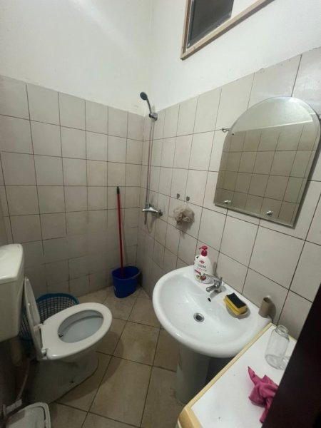Tirane, jepet me qera apartament 1+1 Kati 1, 50 m² 300 € (Selvia , prane xhangollit ,Rruga Musa Agolli)