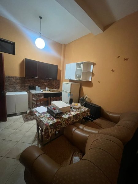 Tirane, jepet me qera apartament 1+1 Kati 1, 50 m² 300 € (Selvia , prane xhangollit ,Rruga Musa Agolli)