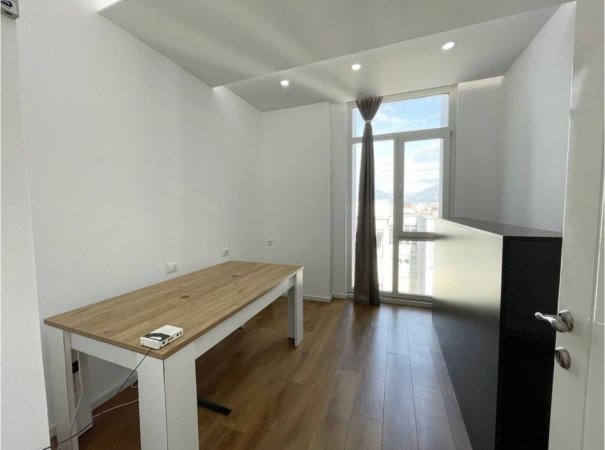 Tirane, jepet me qera apartament 2+1 Kati 8, 110 m² 800 € (Kika 2 tek Komuna e Parisit.)