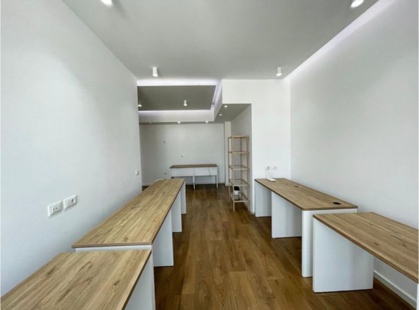 Tirane, jepet me qera apartament 2+1 Kati 8, 110 m² 800 € (Kika 2 tek Komuna e Parisit.)