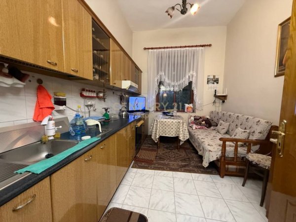 Tirane, jepet me qera apartament 3+1+Aneks Kati 4, 95 m² (Shallvare)