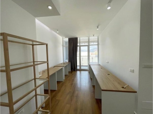 Tirane, jepet me qera apartament 2+1 Kati 8, 110 m² 800 € (Kika 2 tek Komuna e Parisit.)