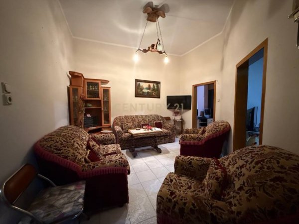 Tirane, jepet me qera apartament 3+1+Aneks Kati 4, 95 m² (Shallvare)