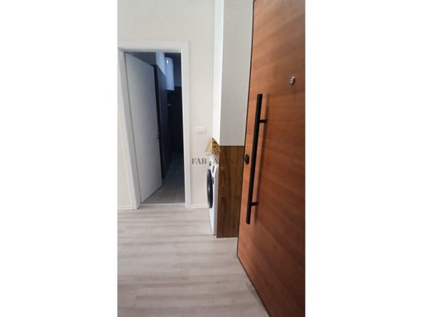 Tirane, jepet me qera apartament 2+1 Kati 4, 76 m² 1.000 € (Zogu i Zi)