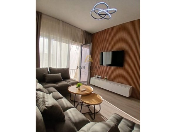 Tirane, jepet me qera apartament 2+1 Kati 4, 76 m² 1.000 € (Zogu i Zi)