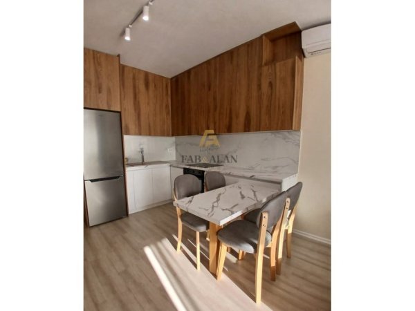 Tirane, jepet me qera apartament 2+1 Kati 4, 76 m² 1.000 € (Zogu i Zi)