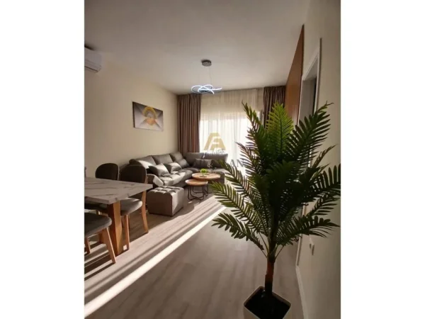 Tirane, jepet me qera apartament 2+1 Kati 4, 76 m² 1.000 € (Zogu i Zi)