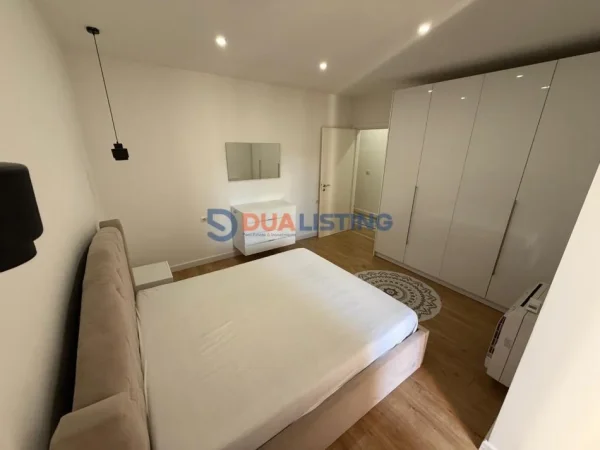 Tirane, jepet me qera apartament 2+1+Ballkon , 150 m² 1.100 € (Kodra e Diellit)