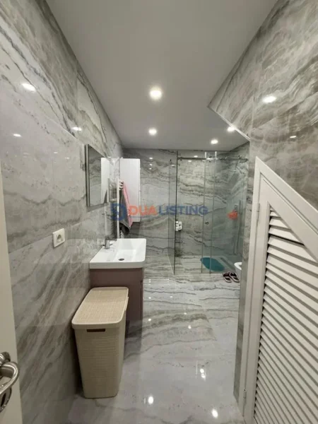 Tirane, jepet me qera apartament 2+1+Ballkon , 150 m² 1.100 € (Kodra e Diellit)