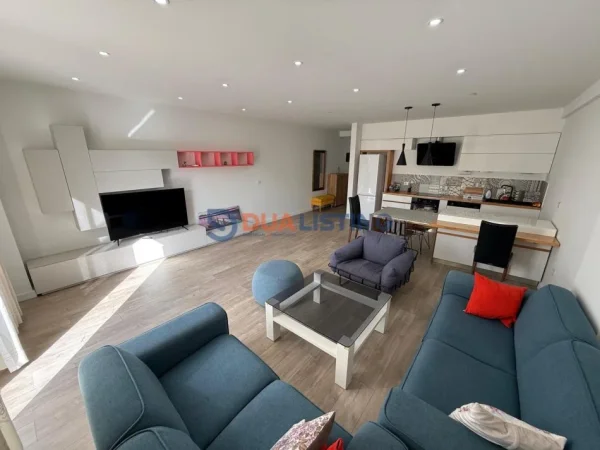 Tirane, jepet me qera apartament 2+1+Ballkon , 150 m² 1.100 € (Kodra e Diellit)