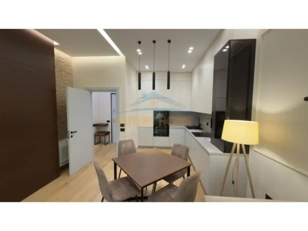 Tirane, jepet me qera apartament 1+1 Kati 8, 76 m² 880 € (Square 21)
