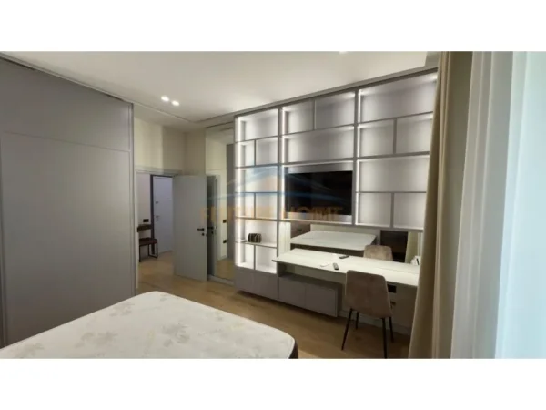Tirane, jepet me qera apartament 1+1 Kati 8, 76 m² 880 € (Square 21)