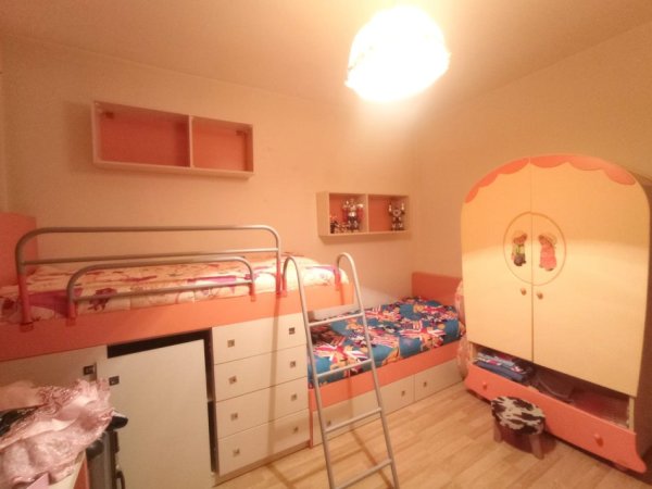 Tirane, jepet me qera apartament 4+1+Ballkon Kati 2, 137 m² 1.300 € (Zogu i Zi)