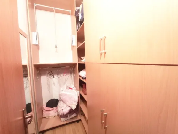 Tirane, jepet me qera apartament 4+1+Ballkon Kati 2, 137 m² 1.300 € (Zogu i Zi)