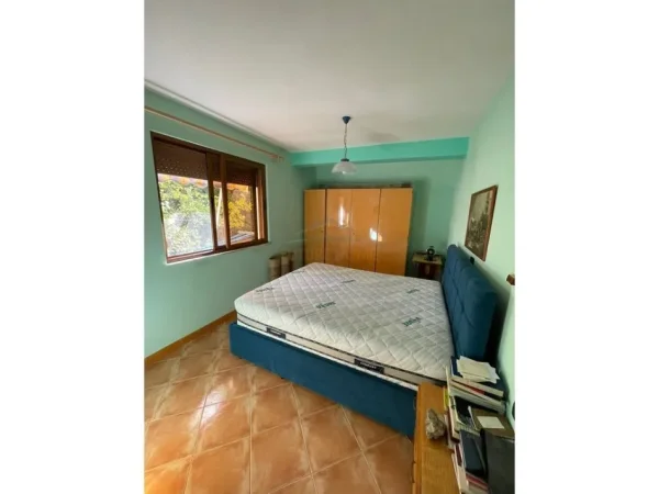 Tirane, shitet apartament 3+1+2+Ballkon Kati 1, 110 m² 200.000 € (Rruga Muhamet Gjollesha)