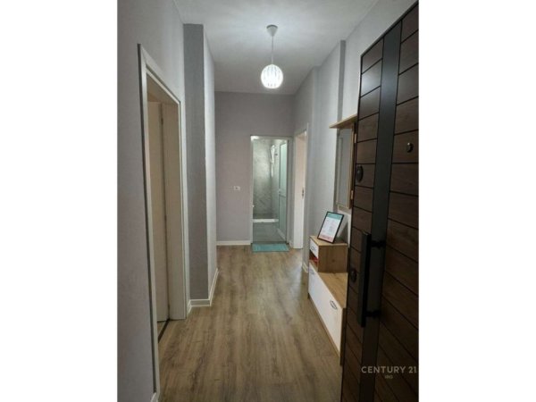 Tirane, jepet me qera apartament 2+1 Kati 2, 94 m² 700 € (Bulevardi i ri)