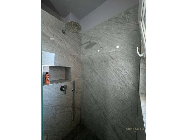 Tirane, jepet me qera apartament 2+1 Kati 2, 94 m² 700 € (Bulevardi i ri)