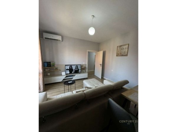 Tirane, jepet me qera apartament 2+1 Kati 2, 94 m² 700 € (Bulevardi i ri)