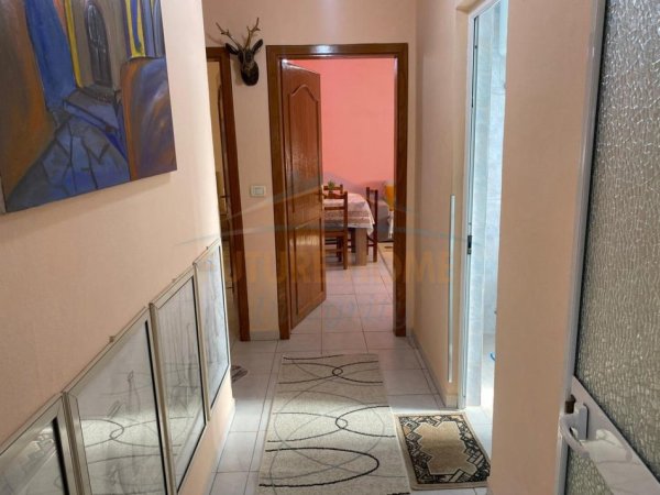 Tirane, jepet me qera apartament 2+1+Ballkon Kati 5, 100 m² 600 € 