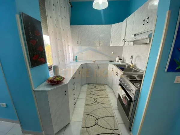 Tirane, jepet me qera apartament 2+1+Ballkon Kati 5, 100 m² 520 €