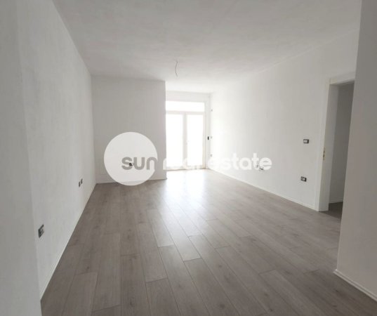 Shkoder, shitet apartament 2+1+Ballkon Kati 5, 110 m² (AFER POLICISE)