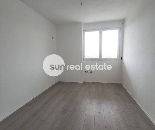 Shkoder, shitet apartament 2+1+Ballkon Kati 5, 110 m² (AFER POLICISE)