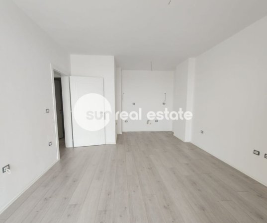 Shkoder, shitet apartament 2+1+Ballkon Kati 5, 110 m² (AFER POLICISE)