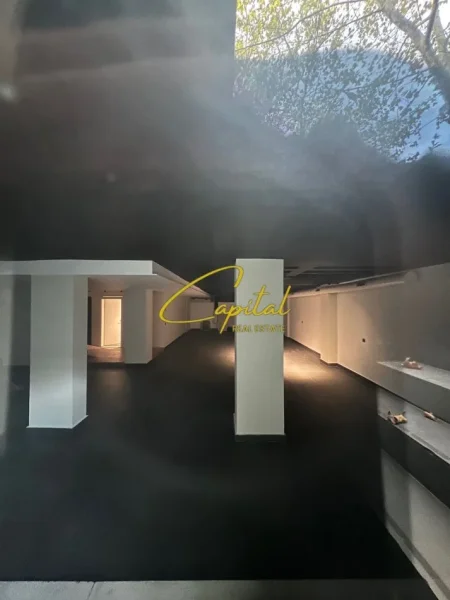 Tirane, jepet me qera ambjent biznesi Kati -1, 250 m² 800 € (BLV BAJRAM CURRI)