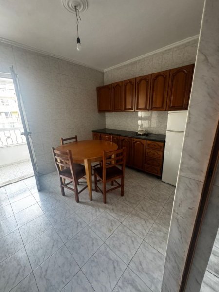 Tirane, jepet me qera apartament 2+1+Ballkon Kati 6, 127 m² 600 € (laprake)