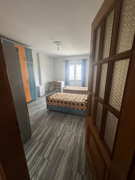 Tirane, jepet me qera apartament 2+1+Ballkon Kati 6, 127 m² 600 € (laprake)