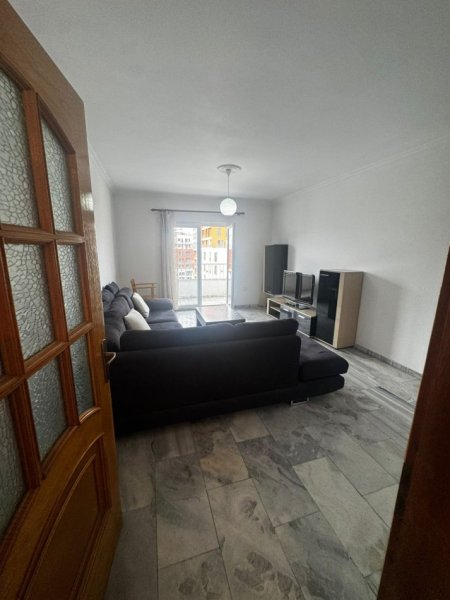Tirane, jepet me qera apartament 2+1+Ballkon Kati 6, 127 m² 600 € (laprake)