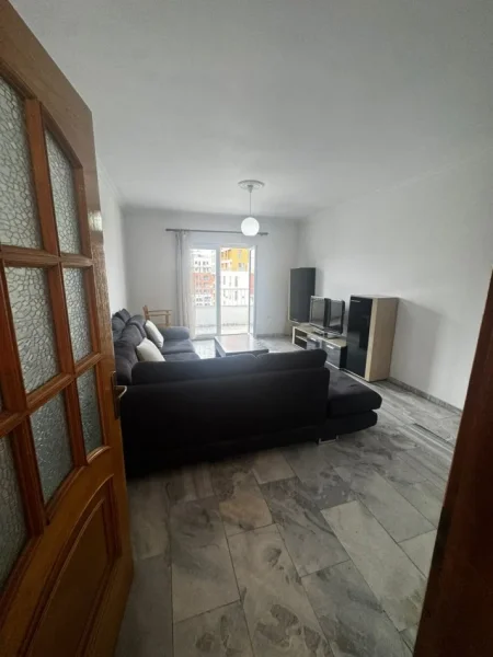 Tirane, jepet me qera apartament 2+1+Ballkon Kati 6, 127 m² 600 € (laprake)