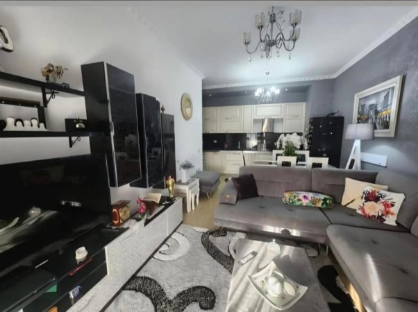 Tirane, jepet me qera apartament 2+1+Aneks+Ballkon Kati 4, 105 m² 450 € (Fresk,Qesarake prane kompleksit Kontakt dhe Platea.)