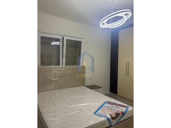 Tirane, jepet me qera apartament 2+1+Ballkon Kati 2, 120 m² 650 € (Laprake)