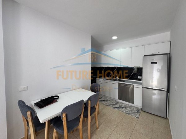 Tirane, jepet me qera apartament 2+1 Kati 4, 83 m² 650 € (Fusha E Aviacionit)