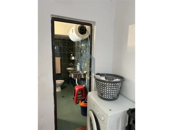 Shqiperi, shitet garsonier 1+1 Kati 1, 28 m² 55.000 € (Kongresi i Manastirit)