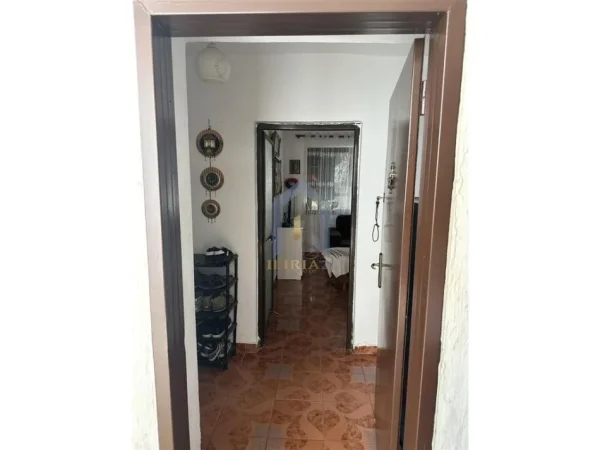 Shqiperi, shitet garsonier 1+1 Kati 1, 28 m² 55.000 € (Kongresi i Manastirit)