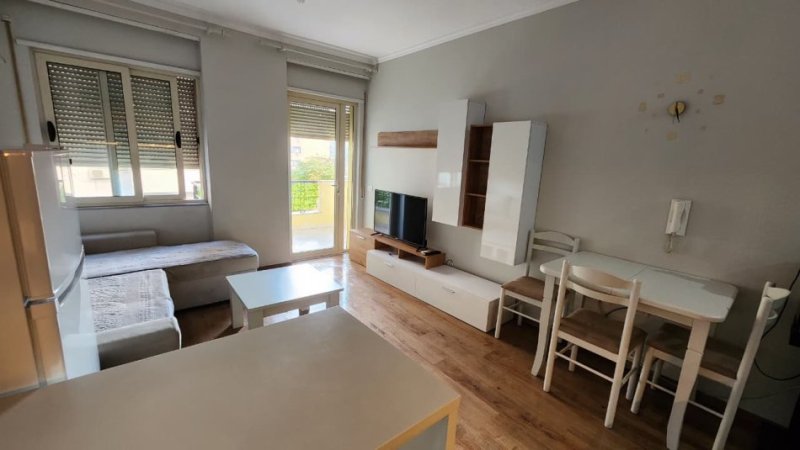 Tirane, jepet me qera apartament 1+1 Kati 4, 60 m² 450 € 