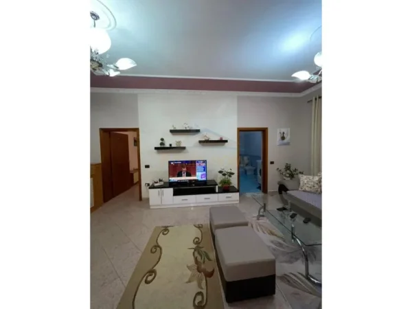 Durres, shitet apartament 4+1+Aneks+Ballkon Kati 1, 138 m² 210.000 € 
