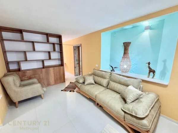Tirane, jepet me qera apartament 2+1 Kati 2, 70 m² 750 € (Bllok)