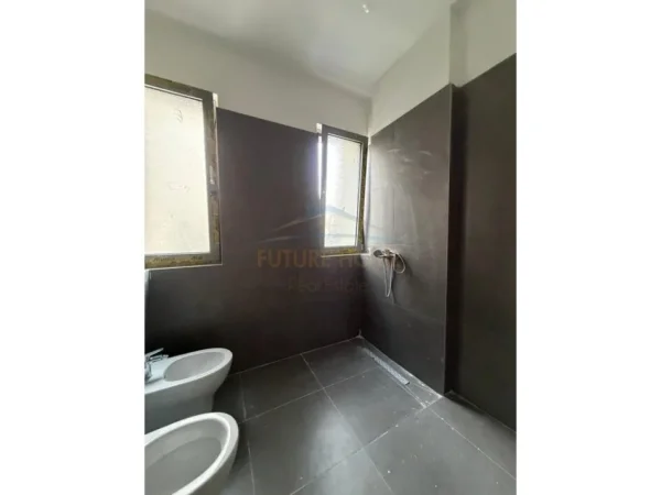 Tirane, jap me qera apartament 2 Katshe Kati 2, 402 m² 2.500 € (LIQENI I THATE)