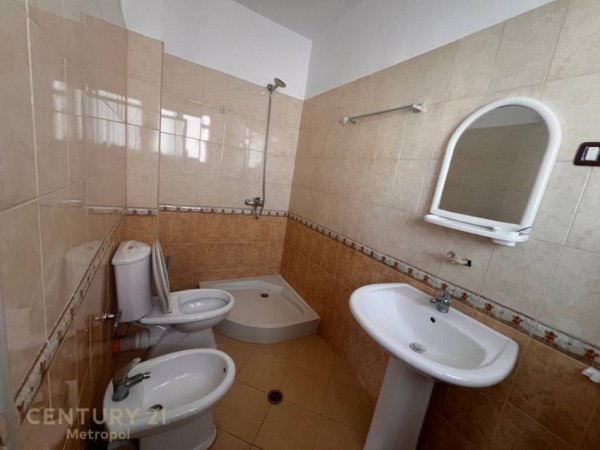 Tirane, jepet me qera apartament 2+1+Aneks+Ballkon Kati 5, 104 m² 550 € (Astir)