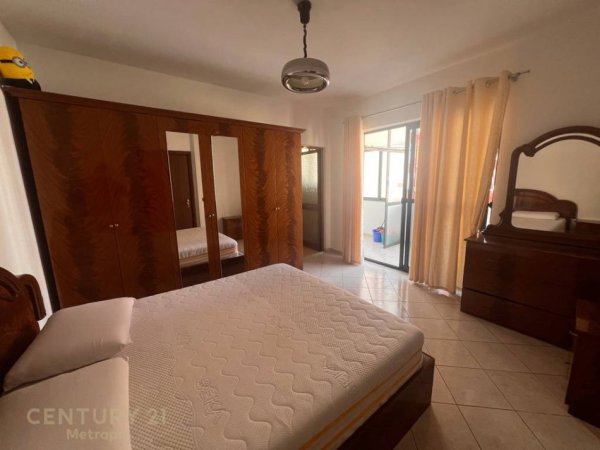 Tirane, jepet me qera apartament 2+1+Aneks+Ballkon Kati 5, 104 m² 550 € (Astir)